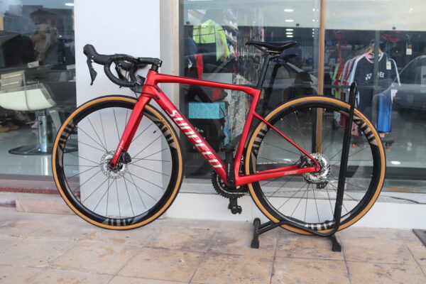 Carbon road bike in doha Qatar